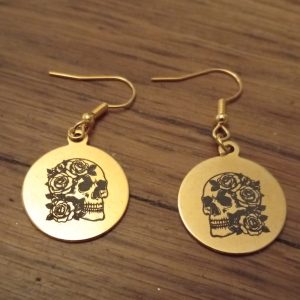 boucle d'oreille tête de mort